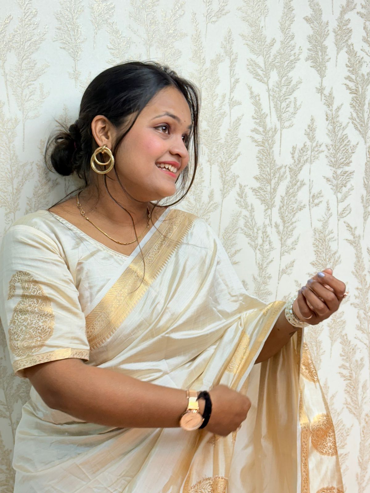 Golden Shehzaadi – Cream & Gold Jacquard Tussar Silk Saree