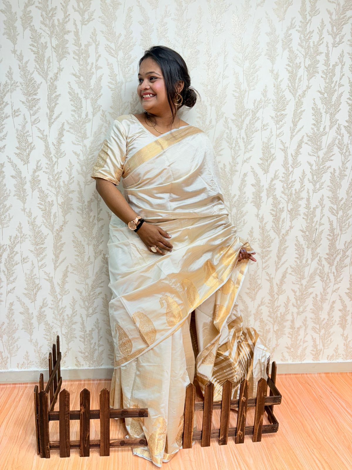 Golden Shehzaadi – Cream & Gold Jacquard Tussar Silk Saree